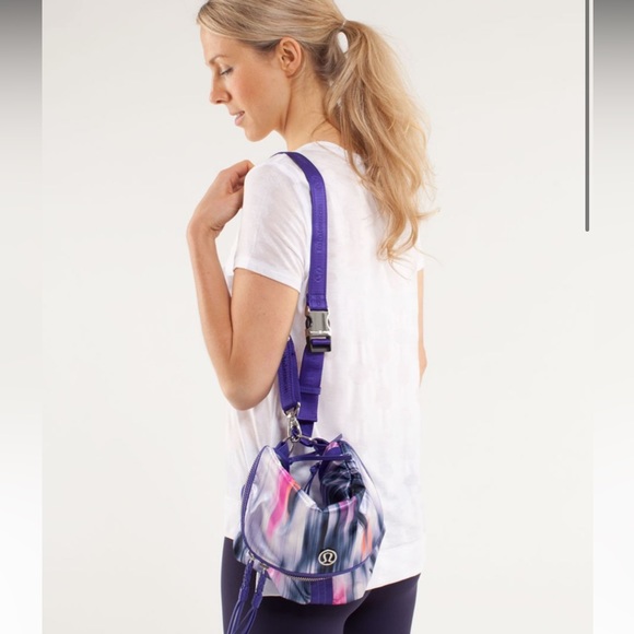 🦄🦄Lululemon Good Fortune Bag - Picture 4 of 16